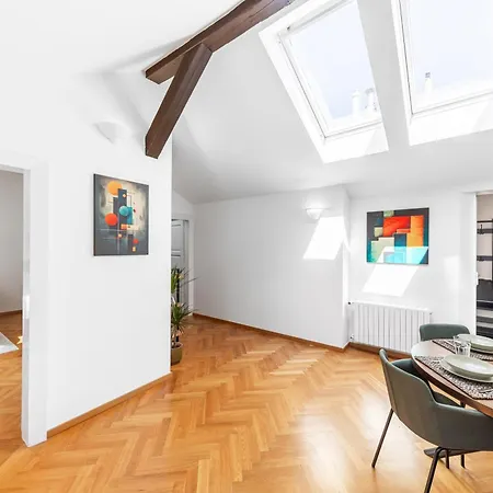 Cozy Luxe At The Heart Of Old Centre Praga