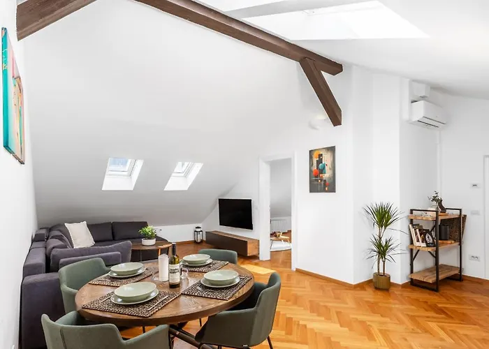 Cozy Luxe At The Heart Of Old Centre